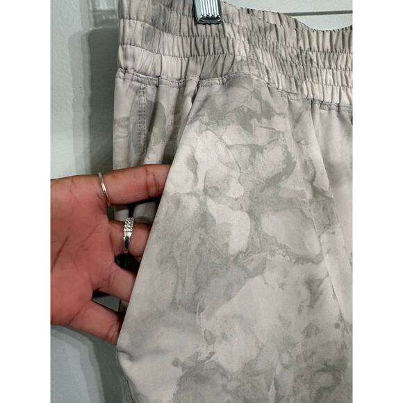 Old Navy Active StretchTech Joggers – Gray Marble Print - Picture 4 of 4